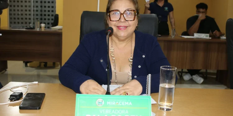 Atualização salarial para agentes de saúde e endemias é solicitada pela vereadora Maria Bala