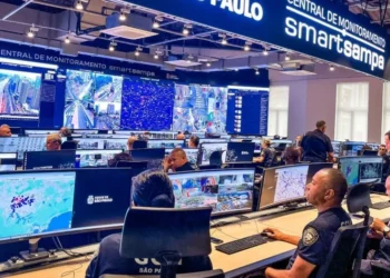 Central de monitoramento do Programa Smart Sampa, maior e mais completo sistema de vigilância feito por câmeras inteligentes da cidade de São Paulo. • Prefeitura de São Paulo