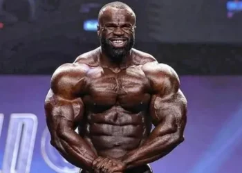 Samson Dauda, atual campeão do Mr. Olympia na categoria Open, conquistou o Arnold Classic Ohio em 2023, foi vice em 2024 e vai participar do torneio deste ano • Reprodução/Instagram Samson Dauda