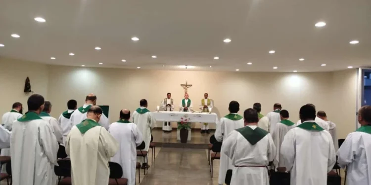 Clero da arquidiocese de Palmas aprofunda espiritualidade durante retiro em Brasília