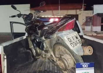 Moto furtada em Esperantina e recuperada na cidade de Araguatins - Foto: Ascom 9º BPM