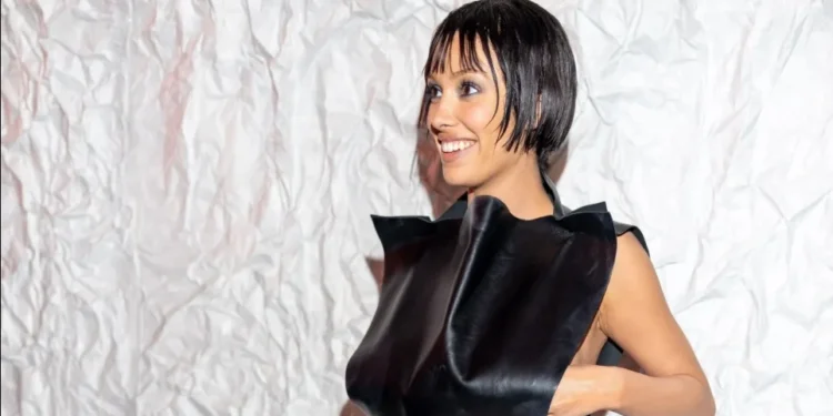 Bianca Censori vive um relacionamento com Kanye West, ex-marido de Kim Kardashian • Arnold Jerocki/Getty Images