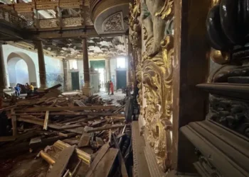 Interior da Igreja São Francisco de Assis após desabamento • Defesa Civil de Salvador