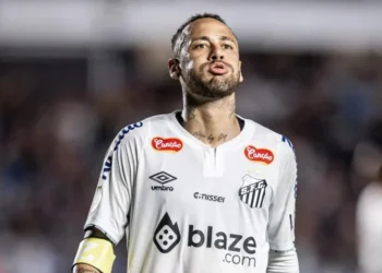 Neymar durante reestreia pelo Santos • Reprodução/X/Santos