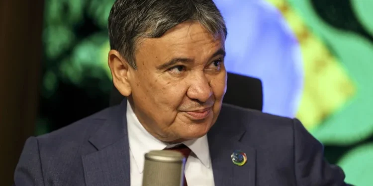 Ministro volta atrás e descarta haver estudos para aumento do Bolsa Família