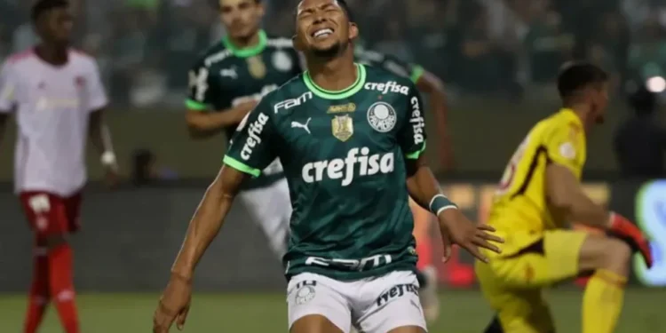 Rony tem contrato com o Palmeiras até dezembro de 2026 • Cesar Greco/Palmeiras