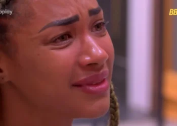 Aline chora em conversa com Vinícius • Reprodução/TV Globo