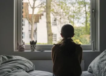 Como ajudar seus filhos a lidar com a ansiedade de maneira mais saudável • Justin Paget/GettyImages