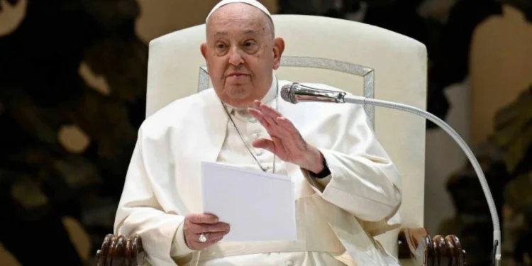O papa Francisco está internado em hospital para tratamento de uma bronquite
crédito: BBC