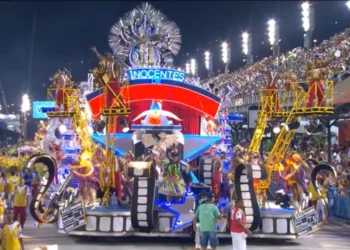 Cacá Diegues foi enredo da Inocentes de Belford Roxo em 2016 • Reprodução/Globoplay