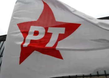 Bandeira do PT • Foto: Anderson Barbosa - 23.out.2010/AE