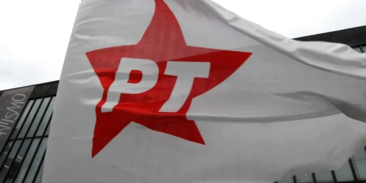 PT libera reeleição ilimitada e prioriza parlamentares com mandato em 2026