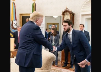 Pedido da defesa de Filipe Martins (e) foi protocolado após Donald Trump (d) voltar ao poder nos EUA • Foto: Reprodução/Twitter