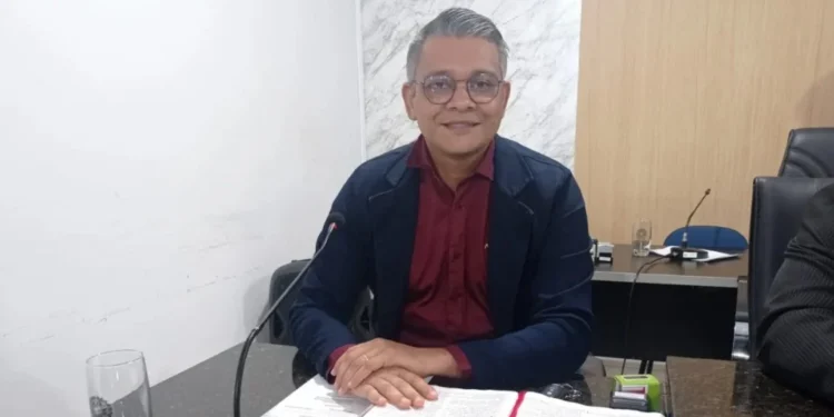 Plotagem dos veículos oficiais é de extrema importância, afirma vereador André Portilho