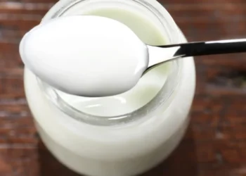 Estudo sugere que iogurte pode proteger contra câncer colorretal • Maurizio Polverelli/GettyImages