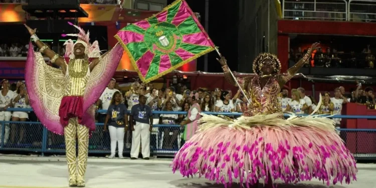 Beija-Flor, Mangueira, Vila e Portela ensaiam na Sapucaí neste sábado (22)