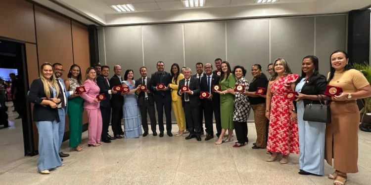 Pedro Afonso recebe Selo Ouro no Prêmio Nacional Compromisso com a Educação, em Brasília