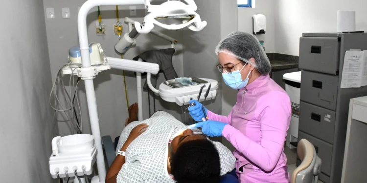 Hospital e Maternidade Dona Regina recebe nova cadeira odontológica