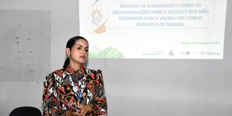 A gerente de Imunização e Doenças Imunopreveníveis da SES-TO, Diandra Senna, conduziu a reunião