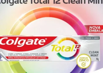 A Anvisa determinou que todas as pastas Colgate Clean Mint fossem interditadas após clientes terem relatado que a nova fórmula estaria dando reações alérgica
crédito: Divulgação/Colgate
