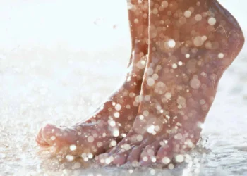 Nossos pés são o lar de uma variedade surpreendentemente diversificada de fungos e bactérias crédito: Getty Images