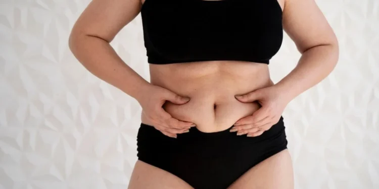 Excesso de pele pós-bariátrica crédito: Freepik