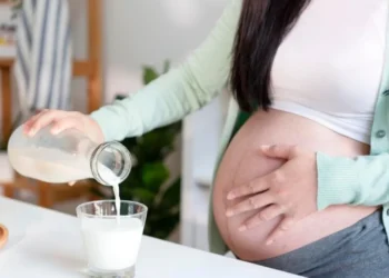 Recomendação para gestantes é a ingestão diária de leite e derivados, que são ricos em cálcio, proteína e outros nutrientes essenciais crédito: Freepik