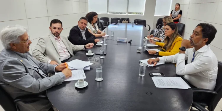 A reunião desta segunda-feira foi a primeira de uma série de encontros que o secretário terá nesta semana, em Brasília, com autoridades do governo federal para discutir projetos de irrigação.