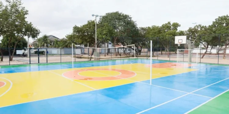 Moradores da Arso 53 recebem praça com nova quadra poliesportiva