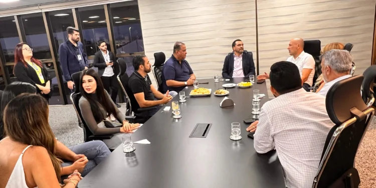 Com Wanderlei Barbosa, senador Eduardo Gomes apresenta belezas do Tocantins e novos talentos do futebol ao técnico do Cruzeiro
