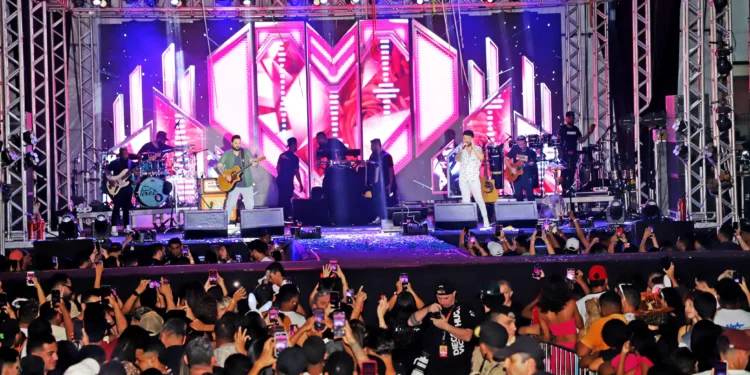 Diego & Victor Hugo levaram seus maiores sucessos ao palco e encantaram o público com um show eletrizante na Praça dos Girassóis