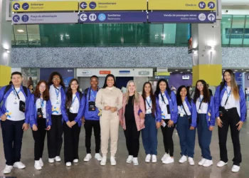 A comitiva do Governo do Tocantins, liderada pela primeira-dama Karynne Sotero, acompanha os jovens que irão vivenciar uma experiência cultural em Barcelona. Foto: Antônio Gonçalves/Governo do Tocantins