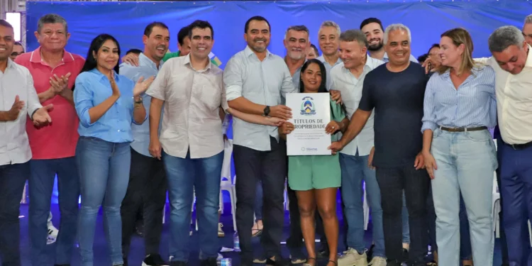 Governador Wanderlei Barbosa entrega mais de mil títulos de propriedade a moradores do Jardim Taquari após duas décadas de espera