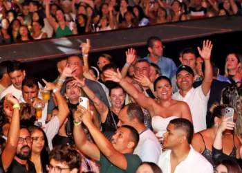 Governador Wanderlei Barbosa prestigia o Carnaval ao lado da população e ressalta a importância da festa para a cultura, o lazer e a economia do Tocantins