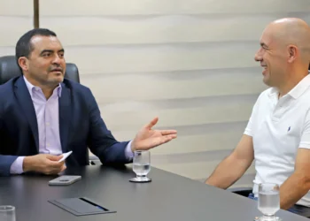 Governador Wanderlei Barbosa recebe técnico português do Cruzeiro e debate o desenvolvimento do esporte no Tocantins;
