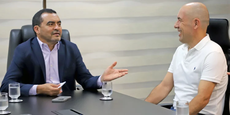 Governador Wanderlei Barbosa recebe técnico português do Cruzeiro e debate o desenvolvimento do esporte no Tocantins;