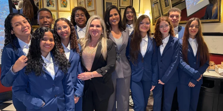 Estudantes beneficiados no Programa Jovem Trabalhador do Governo do Tocantins são homenageados em Barcelona