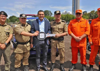 Governador também entregou viaturas, motos e caminhão-tanque para reforçar as operações aéreas da Polícia Militar do Tocantins - Antônio Gonçalves/Governo do Tocantins