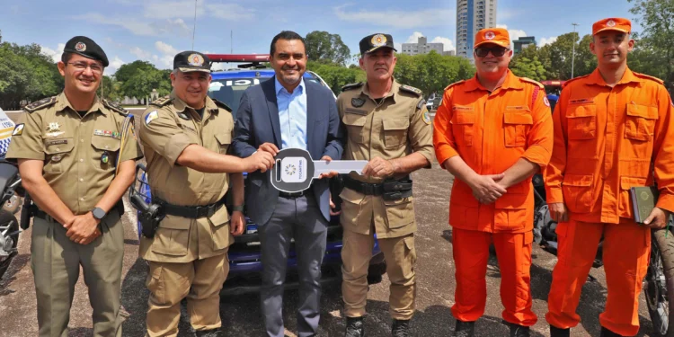 Governador Wanderlei Barbosa entrega veículos à Polícia Militar e participa da cerimônia de passagem de comando da corporação