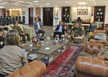 Autoridades estaduais e militares participam do encontro para debater estratégias de cooperação