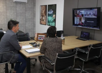 Secretário Marcello Lelis em reunião on-line com o professor Raoni Rajão da UFMG comemora aprovação de projeto junto à União Europeia para implementação do CAR 2.0.