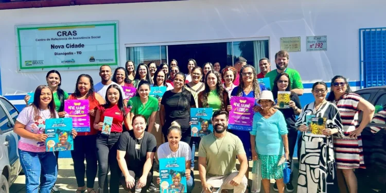 Ação buscou sensibilizar a população sobre a importância da proteção dos direitos das crianças e adolescentes durante o período carnavalesco.