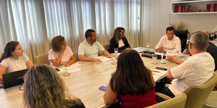 Seduc e Sintet debatem sugestões dos professores para o PCCR da Educação