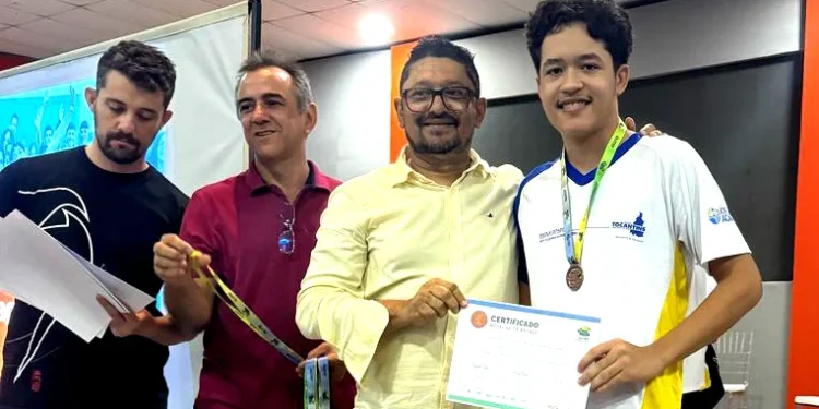 Diretor José Antônio Gama explicou que a escola preparou um momento especial para entregar os prêmios