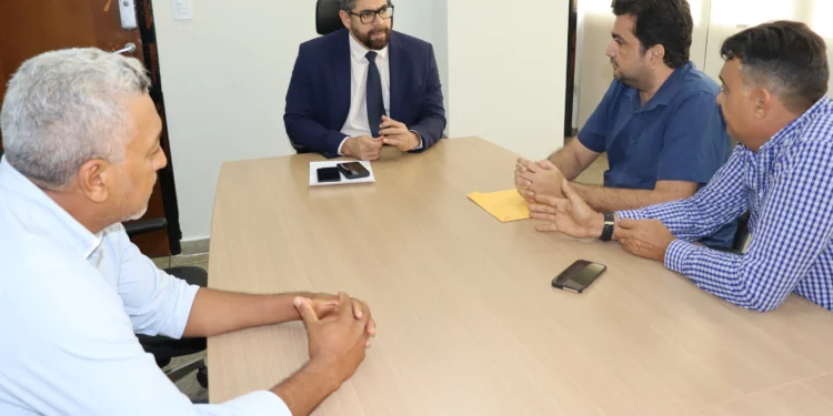 SSP/TO recebe prefeito de Lizarda para discutir parcerias e reforços em segurança para o município