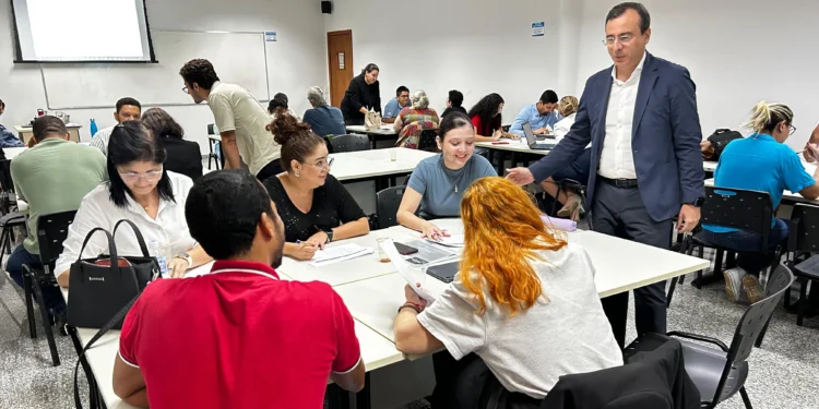 O advogado Ludovino Lopes, responsável pela capacitação, ressaltou que a iniciativa visa preparar as equipes do Estado para a implementação e gestão do programa - Foto: Andréa Marques/Governo do Tocantins
