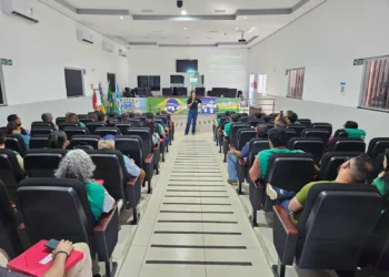 Curso sobre turismo rural e licenciamento ambiental é ministrado pela engenheira agrícola do Naturatins, Fernanda Tainã Castro - Foto: Naturatins/Governo do Tocantins