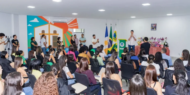 Prefeito e Vice-prefeito de Paraíso homenageiam servidoras do Paço Municipal