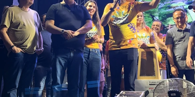 Ao lado de Wanderlei Barbosa, senador Eduardo Gomes anuncia R$ 2 milhões para asfalto no distrito de Campo Alegre em Paranã