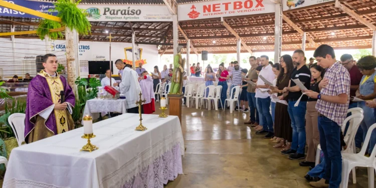 Prefeito de Paraíso, Celso Morais, e vice, Ubiratan Carvalho, participam de Missa e Leilão de Gado de São José Operário